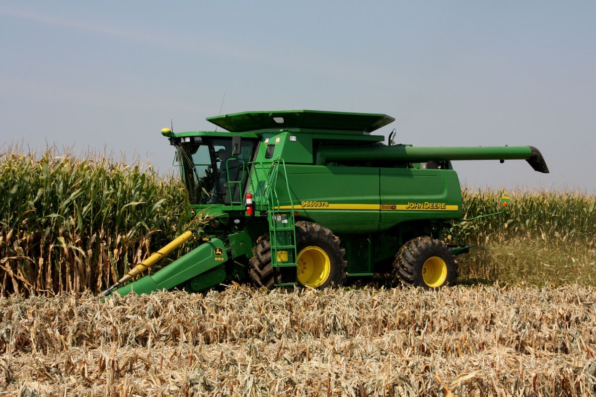 harvester combining corn